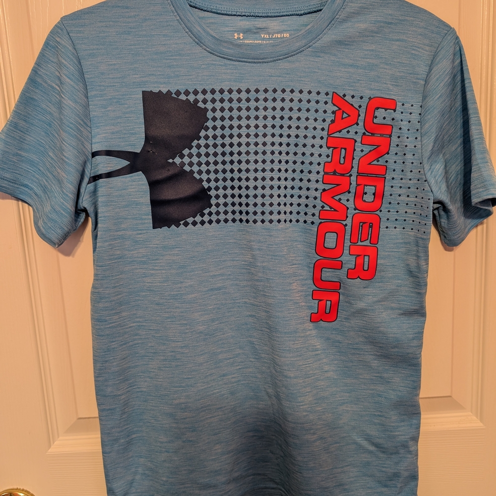 Under Armour Kids Boy's Blue Graphic T-Shirt, Youth XL, Great Condition